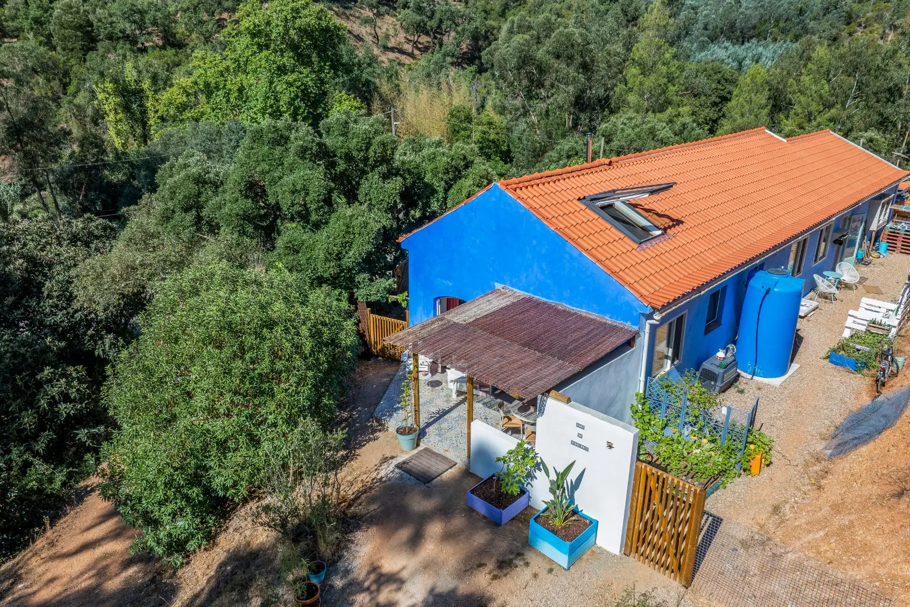 The "Casa Azul" between the corktrees in the mountains of Monchique